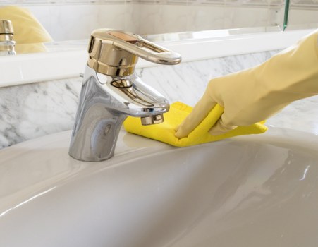Deep cleaning a bathroom in Kingston upon Thames home